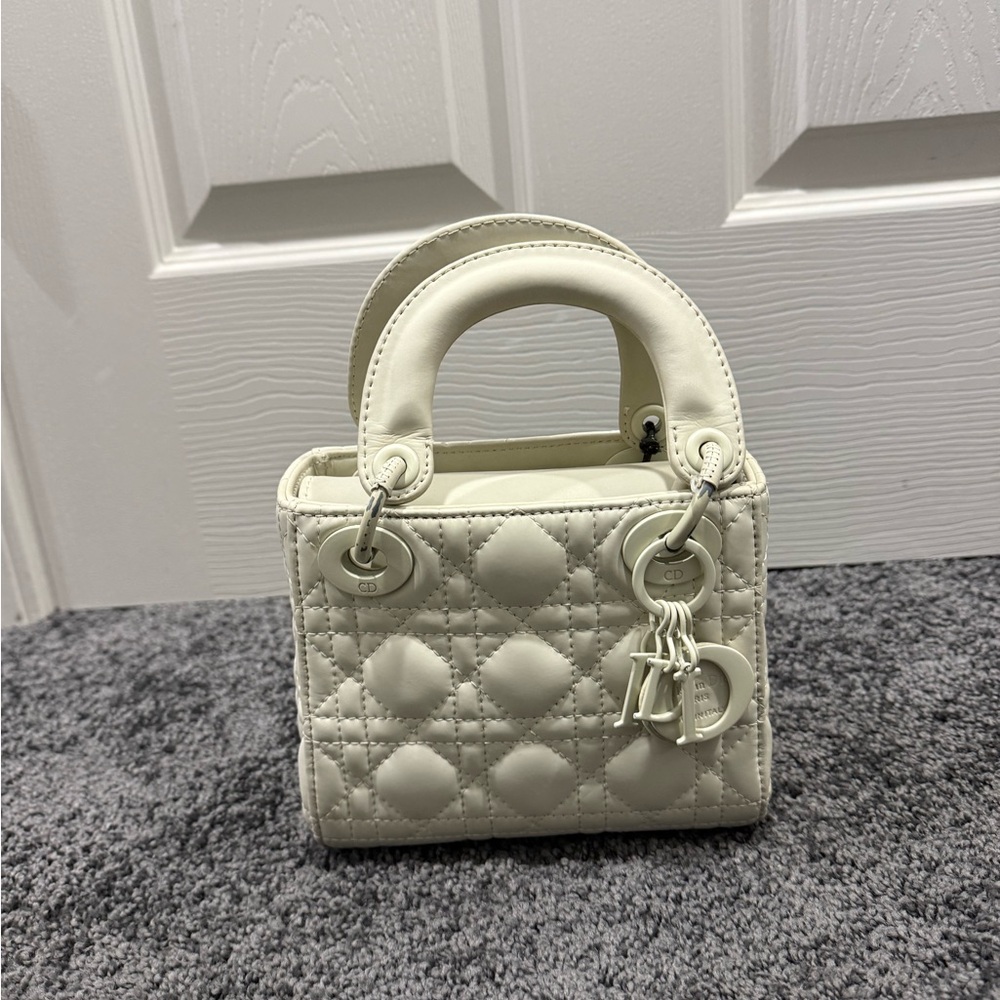 Elegant Cream Handbag